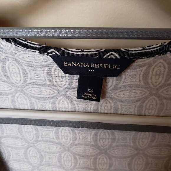 Banana Republic Geometric Print Wrinkle-Resistant Stretch Wrap Dress Size XS - Picture 2 of 6